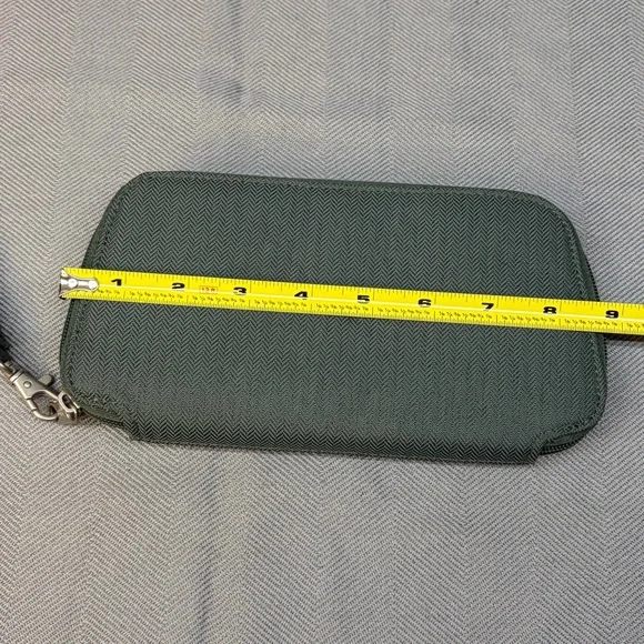 Haiku balsam green, wristlet, zippered, wallet, multi card holder - Picture 3 of 15